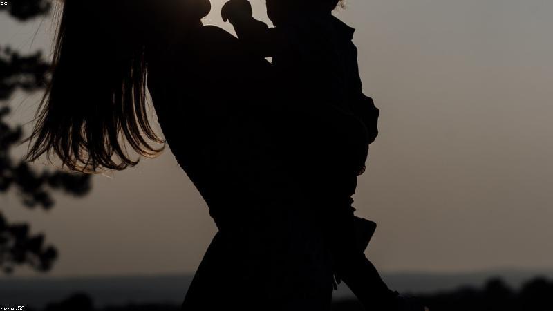 31岁离异带4娃妈妈因自信走红:勇敢面对生活,活出自我风采